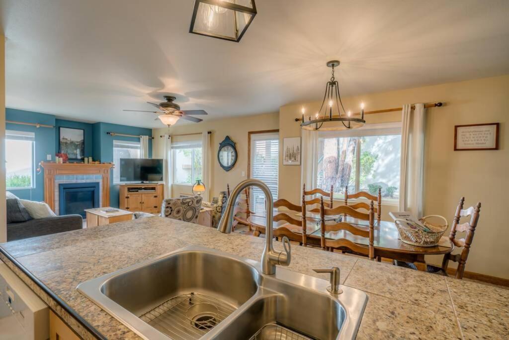 Das Bavarian Condo, 5 Star Ground Floor Unit, Walk To Town, Sleeps 6 Leavenworth Exterior photo